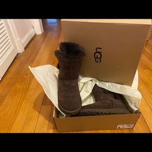 UGG AUSTRALIABailey Button II-Size 5